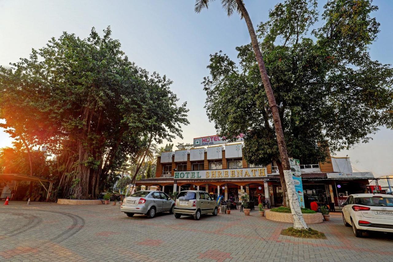 Oyo 77491 Hotel Shreenath Valsad Εξωτερικό φωτογραφία