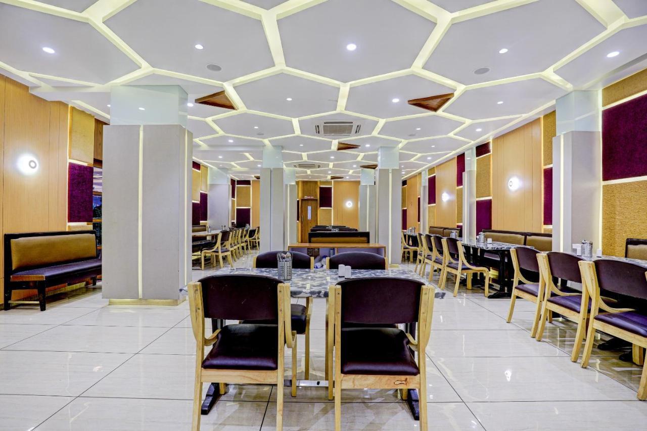 Oyo 77491 Hotel Shreenath Valsad Εξωτερικό φωτογραφία