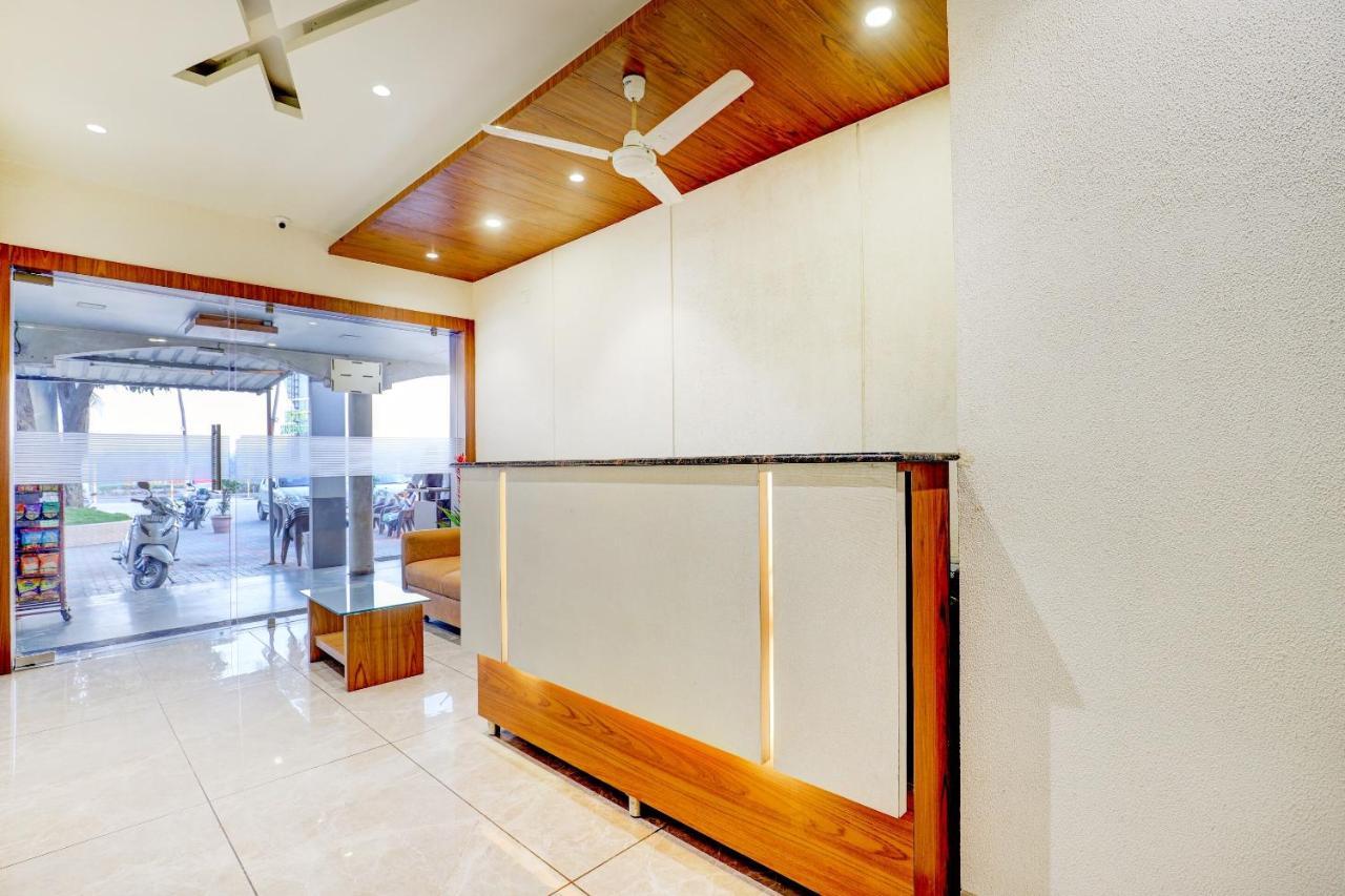 Oyo 77491 Hotel Shreenath Valsad Εξωτερικό φωτογραφία