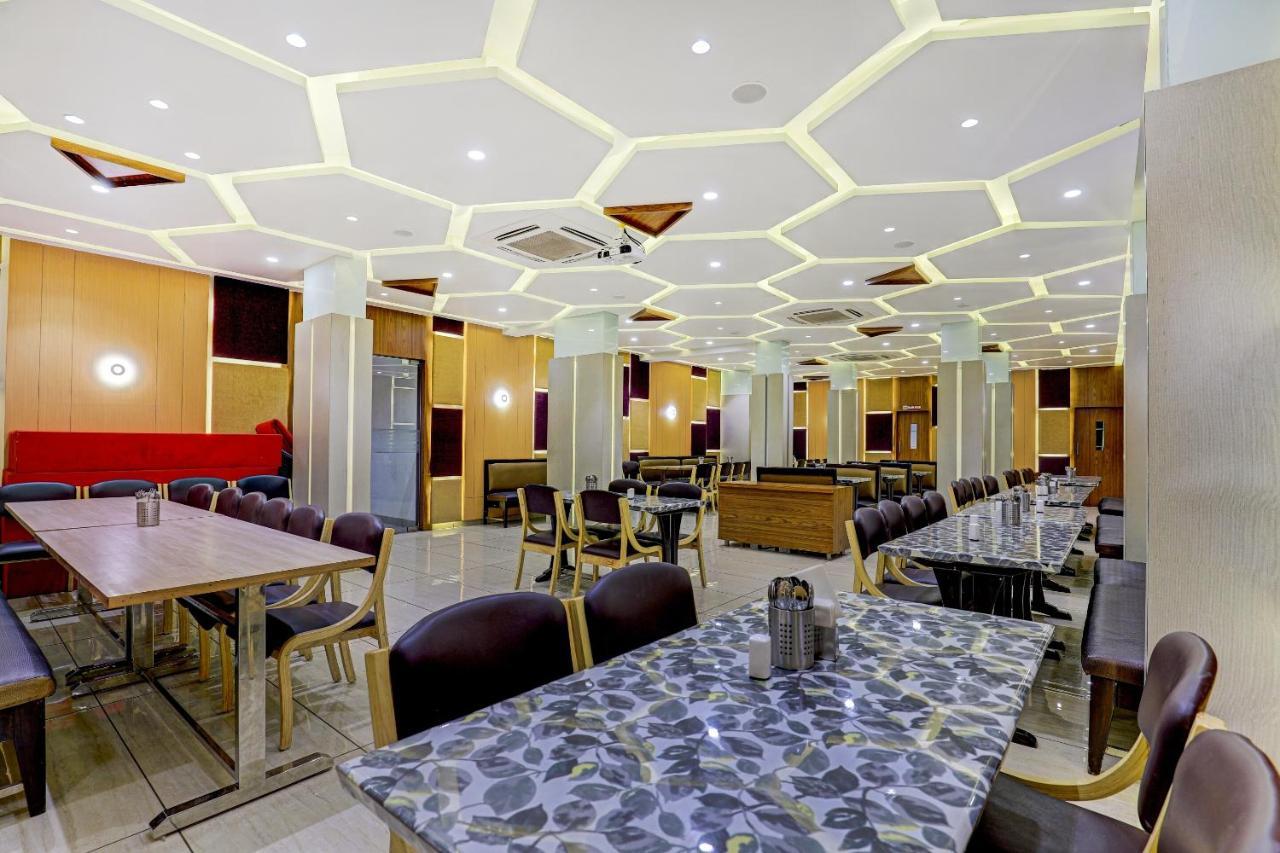 Oyo 77491 Hotel Shreenath Valsad Εξωτερικό φωτογραφία