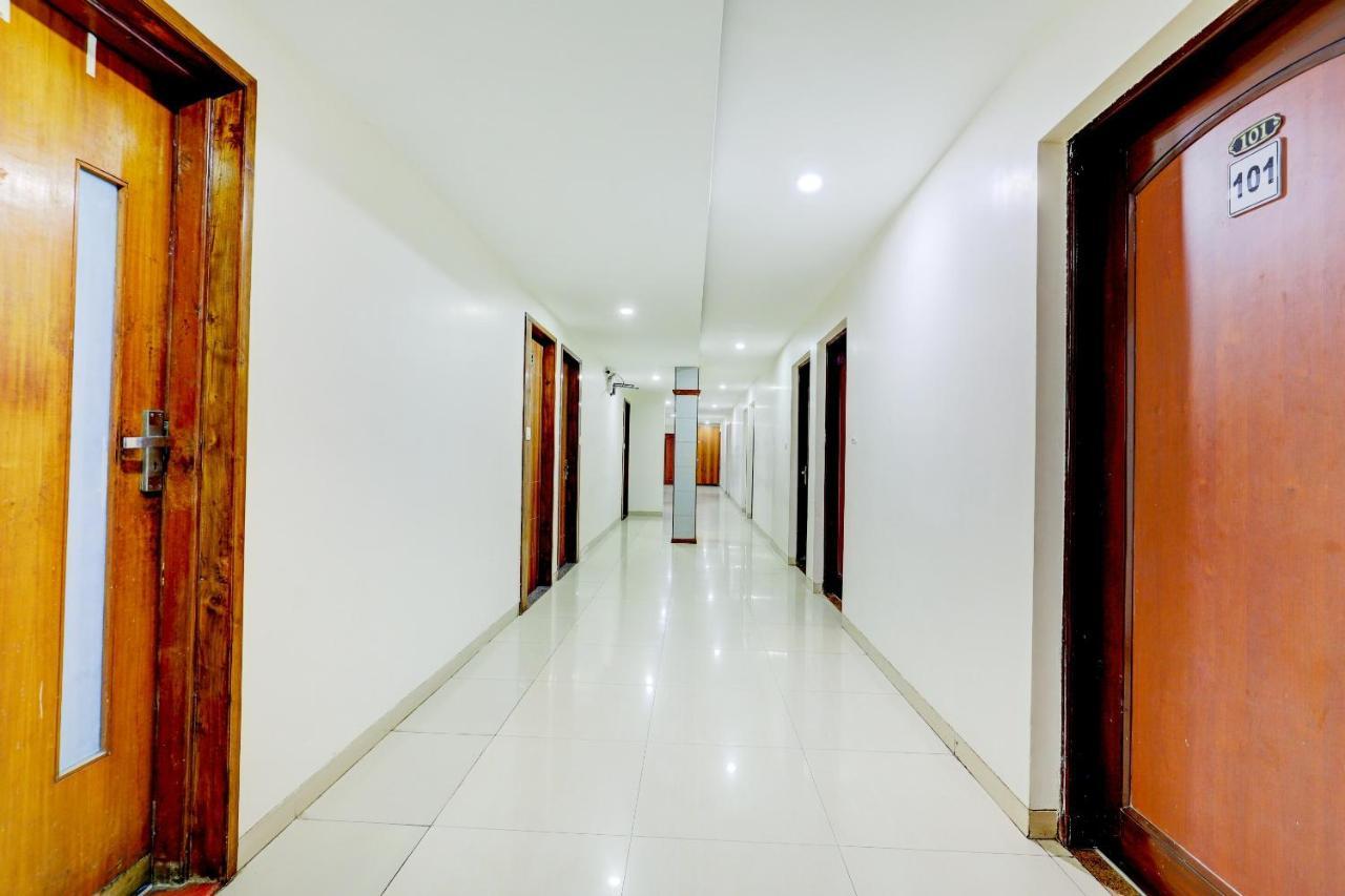Oyo 77491 Hotel Shreenath Valsad Εξωτερικό φωτογραφία
